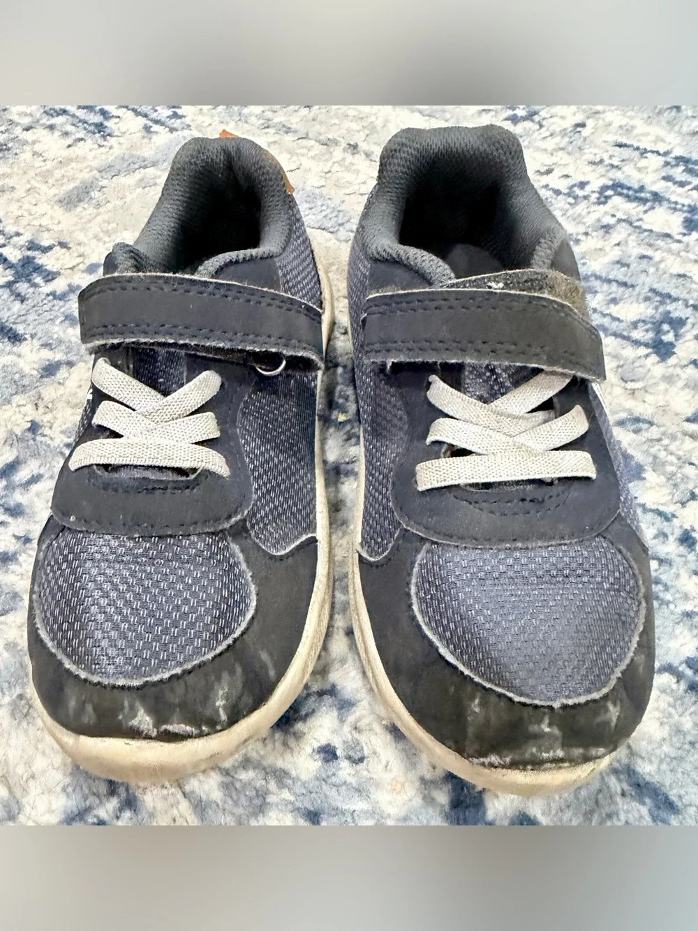 OshKosh B'gosh Navy and White Kids Hook-and-Loop Sneakers